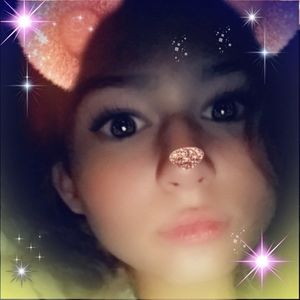 Meet your Posher, Kayla c.